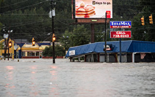 组图：美南卡州暴雨“千年一遇”至少8人死亡