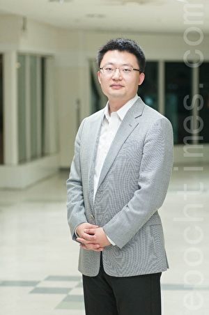 加拿大華裔導演李雲翔的紀錄片《活摘》(又名《大衛戰紅魔》),今年榮獲第74屆美國廣播電視文化成就獎(又名皮博迪獎)。圖為李雲翔6日出席在國防醫學院舉辦的《活摘》特映暨導演分享會並接受記者採訪。(王仁駿/大紀元)