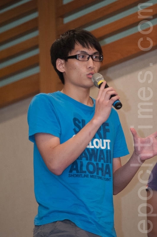 臺灣國防醫學院醫學系系學會人權部與「臺灣國際器官移植關懷協會」日前在國防醫學院舉辦《活摘》特映暨導演分享會,學生踴躍提問發言。(王仁駿/大紀元) 臺灣國防醫學院醫學系系學會人權部與「臺灣國際器官移植關懷協會」日前在國防醫學院舉辦《活摘》特映暨導演分享會,學生踴躍提問發言。(王仁駿/大紀元)