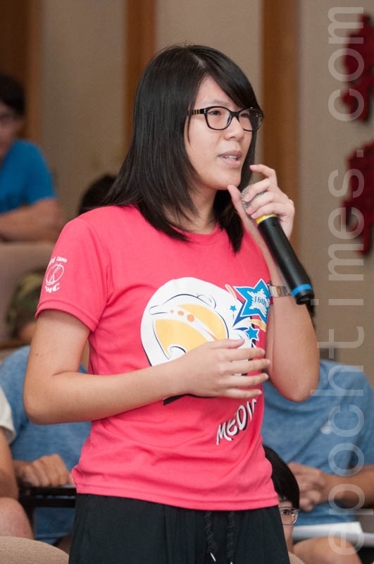 臺灣國防醫學院醫學系系學會人權部與「臺灣國際器官移植關懷協會」日前在國防醫學院舉辦《活摘》特映暨導演分享會,學生踴躍提問發言。(王仁駿/大紀元) 臺灣國防醫學院醫學系系學會人權部與「臺灣國際器官移植關懷協會」日前在國防醫學院舉辦《活摘》特映暨導演分享會,學生踴躍提問發言。(王仁駿/大紀元)