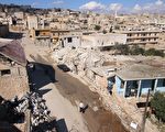 图为10月7日，阿萨德政府军在俄罗斯空袭支援下，地面部队攻击反抗军位于东阿勒颇省（Aleppo）的Darat Azzah镇，图为该镇被袭后损坏的大楼建筑。（Fadi al-Halabi/AFP/Getty Images)