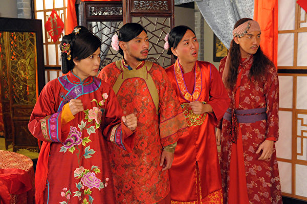 邵美琪(左1)、金剛(左2)在《張保仔》中也有吃重演出。(聯意製作提供) 邵美琪(左1)、金剛(左2)在《張保仔》中也有吃重演出。(聯意製作提供)