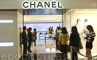 中國人海外購物改向 最愛服裝及新興名牌