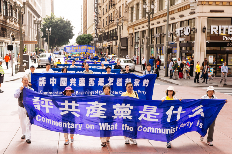 10月15日,來自世界各地的部分法輪功學員參加洛杉磯大遊行。(愛德華/大紀元)