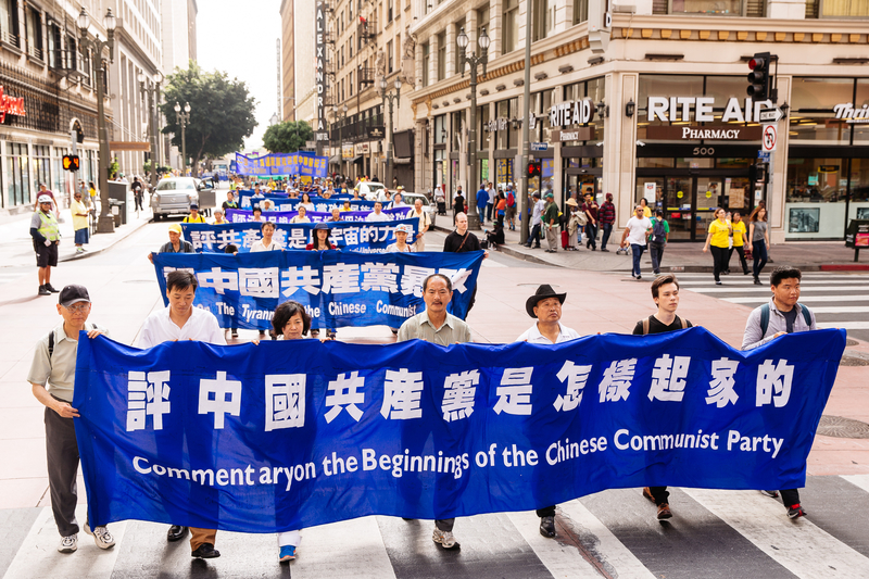 10月15日,來自世界各地的部分法輪功學員參加洛杉磯大遊行。(愛德華/大紀元)