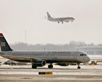 停靠在芝加哥機場的一架全美航空公司客機(Scott Olson/Getty Images)
