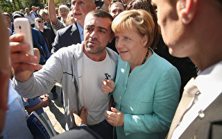 德国总理默克尔坚持接受难民不设限