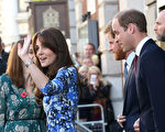 2015年10月26日，威廉王子、哈里王子與凱特王妃與孩子們一道出席《小羊肖恩》首映活動。(Danny E. Martindale/Getty Images)