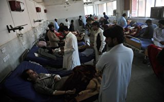 阿富汗强震 救援人员急抵山区抢救受困者