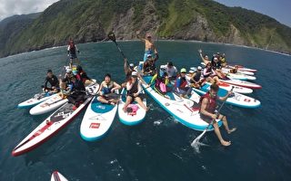 浮潛 獨木舟 免費體驗  宜蘭豆腐岬「與海共舞」