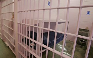 美國司法部週五（10月30日）開始將在全美提前釋放6112名吸毒或販毒囚犯，成為美國歷史上釋囚數量最多的一次。圖：美國布法羅市的一所監獄內的囚房。(JEFF HAYNES/AFP/Getty Images)