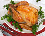 今年的感恩节顾客仍可以毫无困难的买到比去年更便宜的火鸡。图为烤火鸡。（Fotolia）