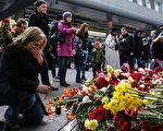 11月1日，聖彼得堡民眾為俄羅斯客機9268航班失事者舉行悼念活動。(Alexander Aksakov/Getty Images)