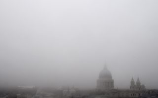 濃霧鎖英倫  數百航班被取消