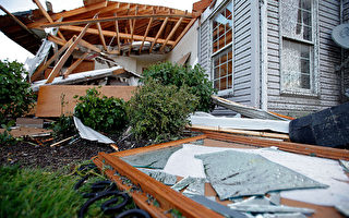 龍捲風襲擊中加州小鎮
