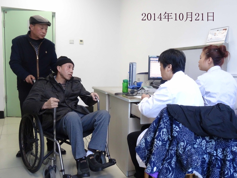 哈醫大骨外科醫生確診林澤華不能恢復走路。(明慧網)