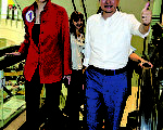 公民党主席余若薇（左）称，是次选举为政改否决后第一次大型选举，颇有指标性，且是梁振英是否连任的关键。（潘在殊／大纪元）