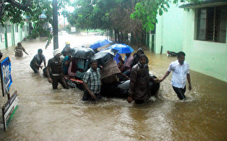 印度清奈暴雨成汪洋 陸空交通及電力中斷