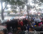 自12月2日，連續4天，四川成都市金花鎮多家鞋企數千工人聯合罷工並遊行示威，抵制企業老闆聯合降低工價。（網絡圖片）