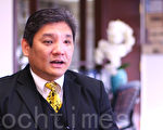 會計師李豪向大紀元還原華人攜200萬現金赴美險沒收事件。(張文剛/大紀元)