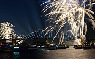 火树银花辞旧迎新 悉尼率先跨年进入2016