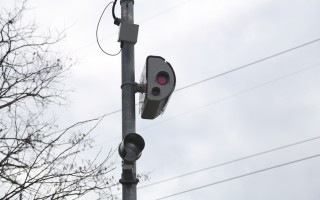 十字路口的红灯摄像头。（李今春/大纪元）