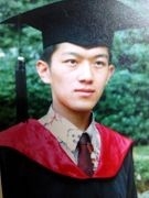 张鸿儒毕业照(明慧网) 张鸿儒毕业照(明慧网)