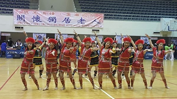 表演团体演出。(林宝云/大纪元) 表演团体演出。(林宝云/大纪元)