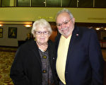 1月6日晚，退休夫婦Peter Mazzeo先生與太太Margrate Maymard一同觀看了神韻紐約藝術團在美國佛羅里達萊克蘭中心的第二場演出。他們讚歎神韻完美傑出（袁麗/大紀元）