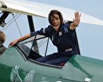 耗时3个月 英女子驾古董飞机飞抵悉尼