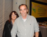 Charles Murray先生與太太Susan一同觀看了神韻國際藝術團在州首府羅利市杜克能源中心羅利紀念禮堂的演出。（陳鑫／大紀元）