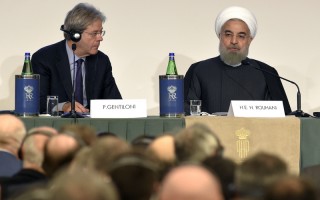伊朗總統率百人採購團訪意法