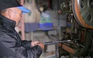 83歲賴玉坤堅持30年 只為「讓人方便」