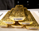 ）雖然中共政府不願披露它持有的黃金數量，但是由於絕大多數黃金是通過香港流入大陸，使得中國進口的黃金數量得以公開。根據最新數據，自從2010年以來，從香港進口到中國的黃金數量飆升了7倍。（FRANK RUMPENHORST／AFP）
