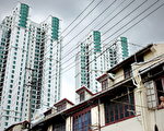陆媒报导，上海房价3天涨30万。图为上海一居民区的高层公寓。（PHILIPPE LOPEZ/AFP/Getty Images）