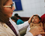 因兹卡病毒患上先天性小头畸形症的婴儿。（Mario Tama/Getty Images）