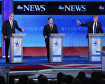 傑布（左）、盧比奧（中）和川普（右）2月6日晚，參加美國共和黨在新罕布什爾州舉行的大選辯論會。當晚共有7位參選人參加辯論會。(Joe Raedle/Getty Images)
