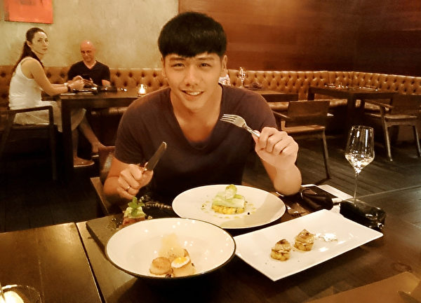 蔡旻佑过年期间赴苏美岛度假吃吃喝喝。(一起娱乐提供) 蔡旻佑过年期间赴苏美岛度假吃吃喝喝。(一起娱乐提供)