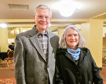 Michael Patsy和太太Patsy觀賞了神韻巡迴藝術團2月20日下午在美國威斯康星州密爾沃基市劇院的第一場演出。（唐明鏡／大紀元）