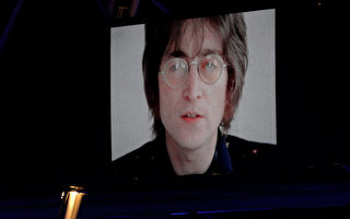 列侬一缕头发保存49年 拍卖3.5万美元
