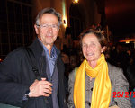 遺傳學家Addor Marie Pierre女士，和在日內瓦政府當任工程師的Le Fèvbre Hervè先生，兩人一同觀看了2月25日晚的神韻演出。（張妮/大紀元）