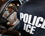 ICE警察在邊境巡邏。（Scott Olson/Getty Images）