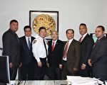 紐約中華公所主席回訪五分局新局長