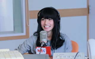 李千娜接受Hit Fm《午茶DJ》SoWhat（李紹華）專訪。（Hit Fm提供）