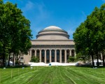 全球权威的“QS世界大学学科排名”于3月22日发布2016年最新榜单，今年总计有42个专业，其中美国麻省理工学院和哈佛大学的表现最为亮丽，计各拿下12个学科的第一名。图为麻省理工学院。(Fotolia)