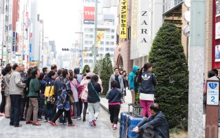 中国游客缺乏礼仪 日本商家头疼