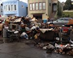 旧金山市满目疮痍的水灾后景象，家庭损失重大。（solutionsnotsandbags.org提供）