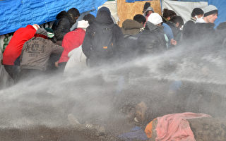 法拆除難民營 爆發衝突