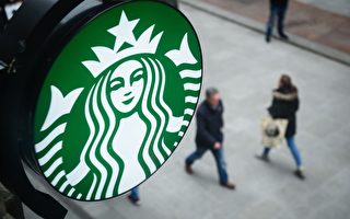 星巴克（Starbucks）一位前员工近日透露了店家的不少秘密。(LEON NEAL/AFP/Getty Images)
