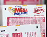 圖：加州超級百萬樂透（Mega Millions Lottery）彩票。（Joe Raedle/Getty Images）